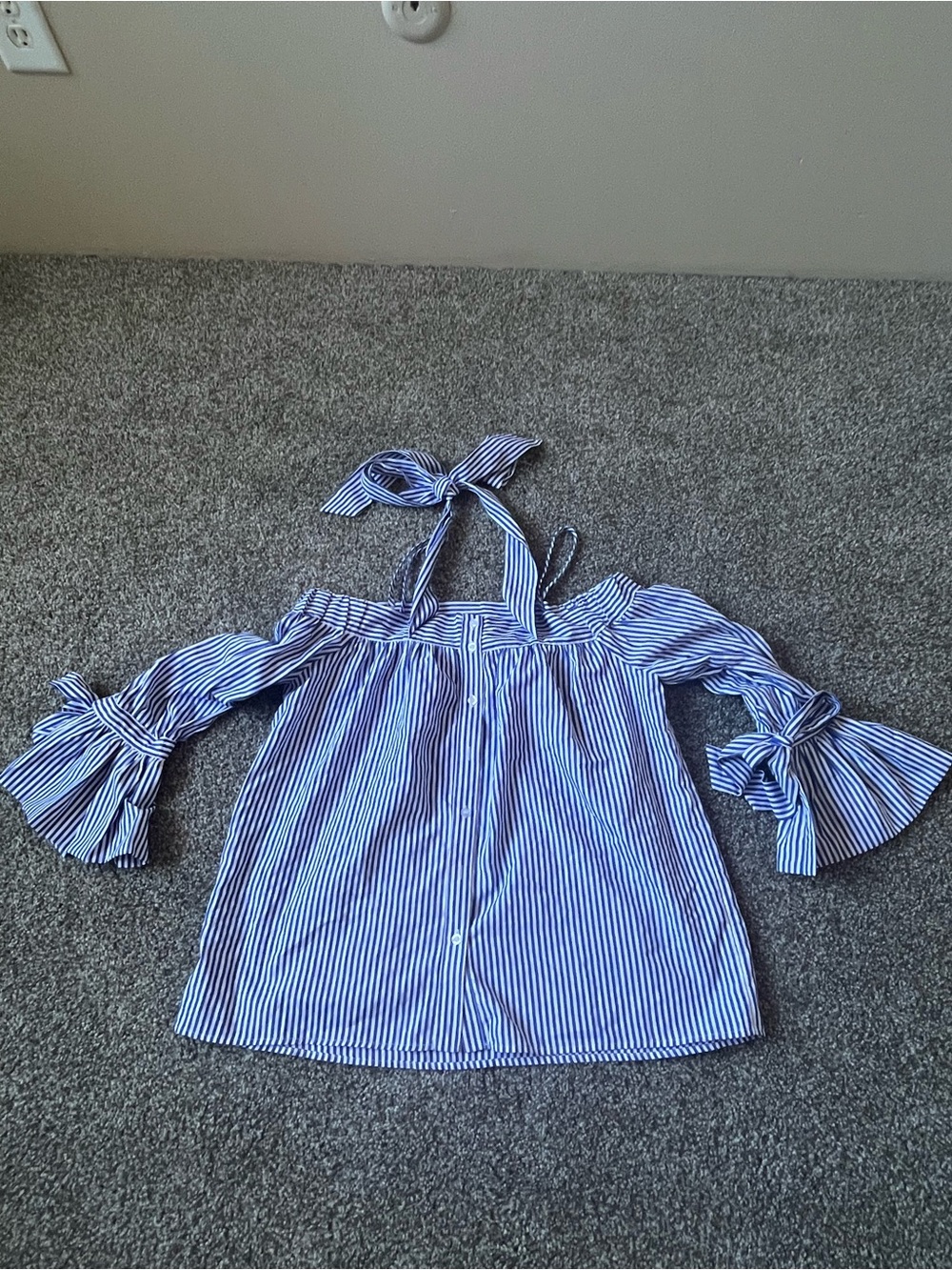 Kimchi Blue Women’s XS Blue & White Striped Off-Shoulder Tie Top